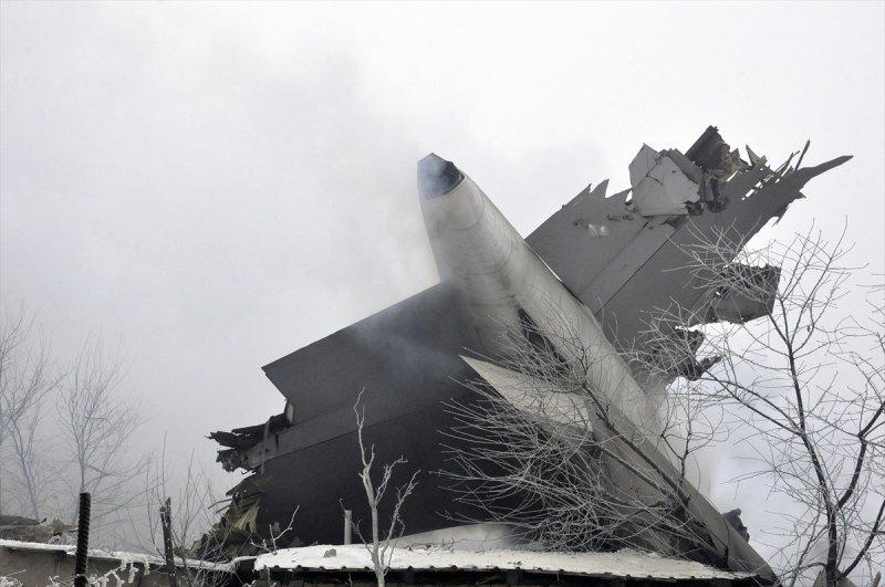 Kırgızistan'da düşen uçağın enkazından kareler
