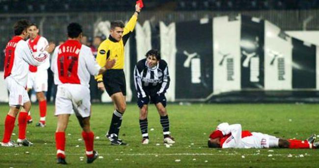 Baskılara dayanamayıp görevini bırakan hakemler