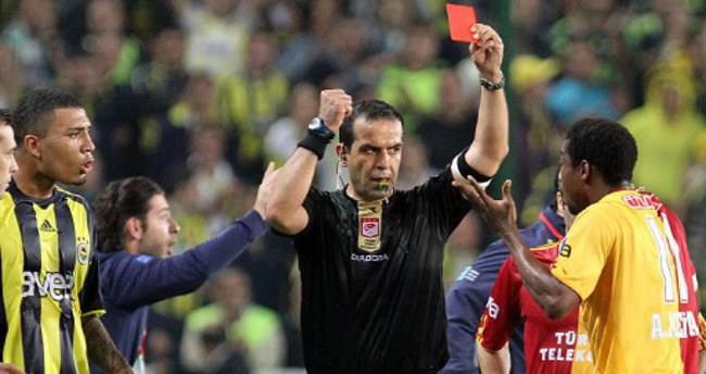 Baskılara dayanamayıp görevini bırakan hakemler