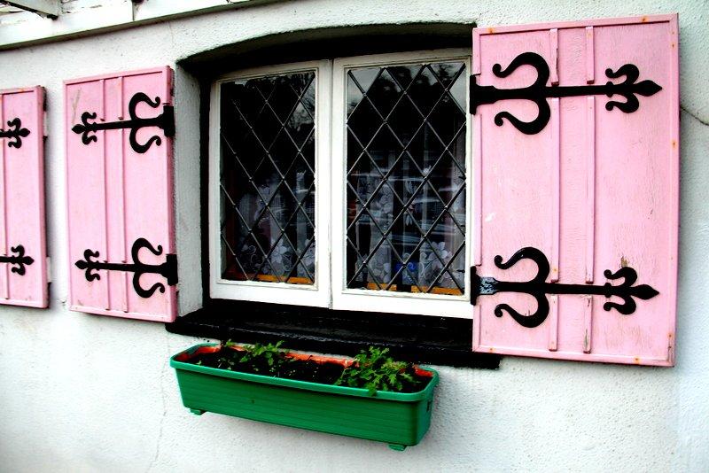 Rüyaları süsleyen pembe panjurlu evler