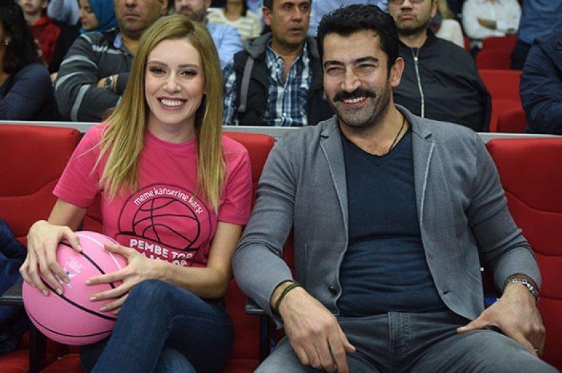 Sinem Kobal ve Kenan İmirzalıoğlu aile yemeğinde 