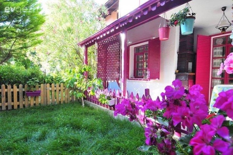 Rüyaları süsleyen pembe panjurlu evler