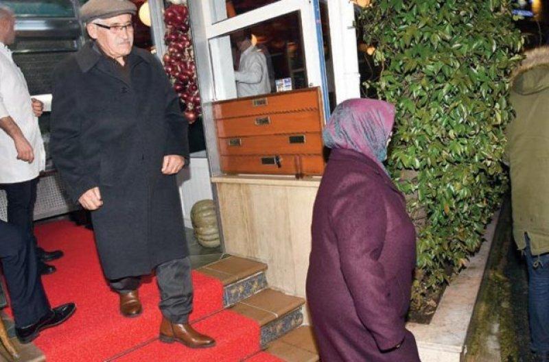 Sinem Kobal ve Kenan İmirzalıoğlu aile yemeğinde 