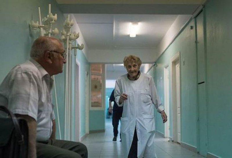 Dünyanın en yaşlı cerrahı: Levushkina
