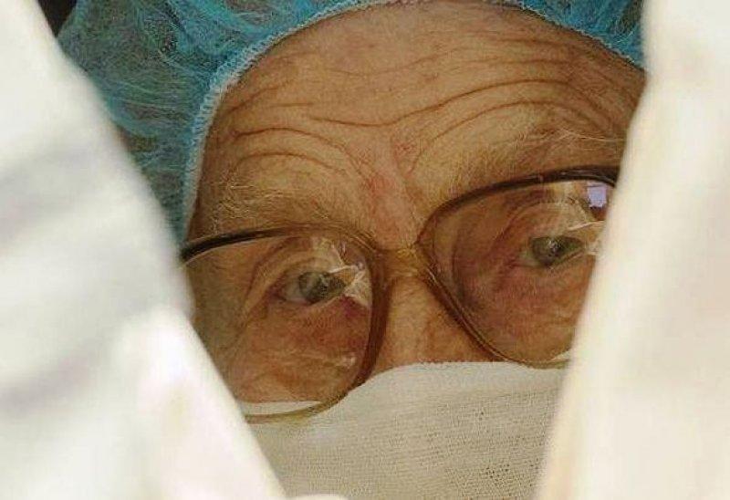 Dünyanın en yaşlı cerrahı: Levushkina