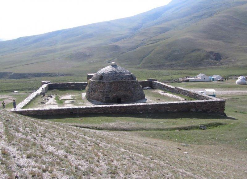 Taş Rabat Kırgızistan'ın en eski mimari eseri 