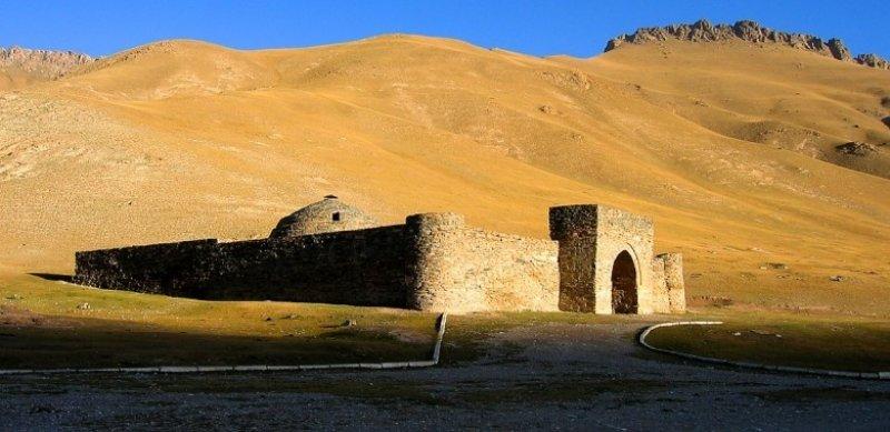 Taş Rabat Kırgızistan'ın en eski mimari eseri 