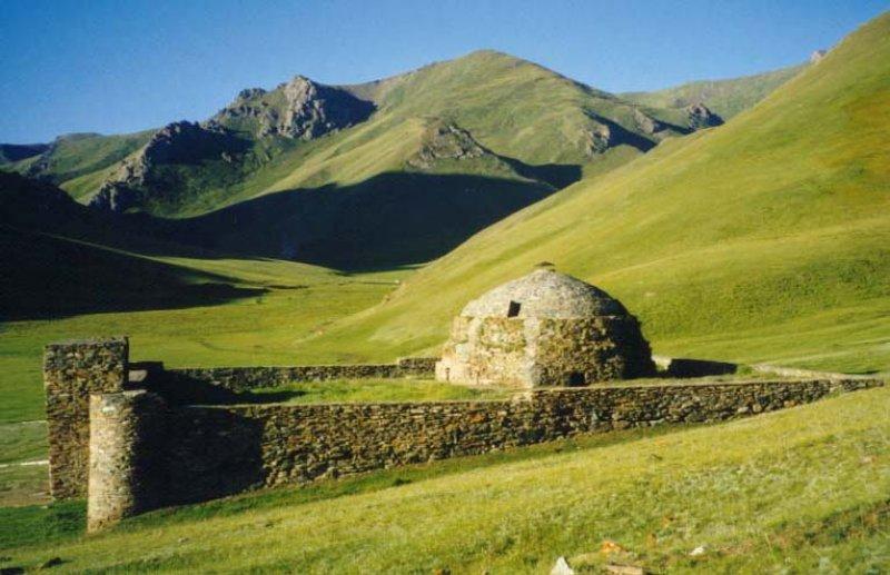 Taş Rabat Kırgızistan'ın en eski mimari eseri 