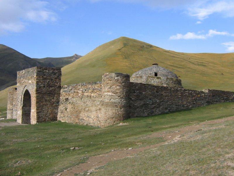 Taş Rabat Kırgızistan'ın en eski mimari eseri 