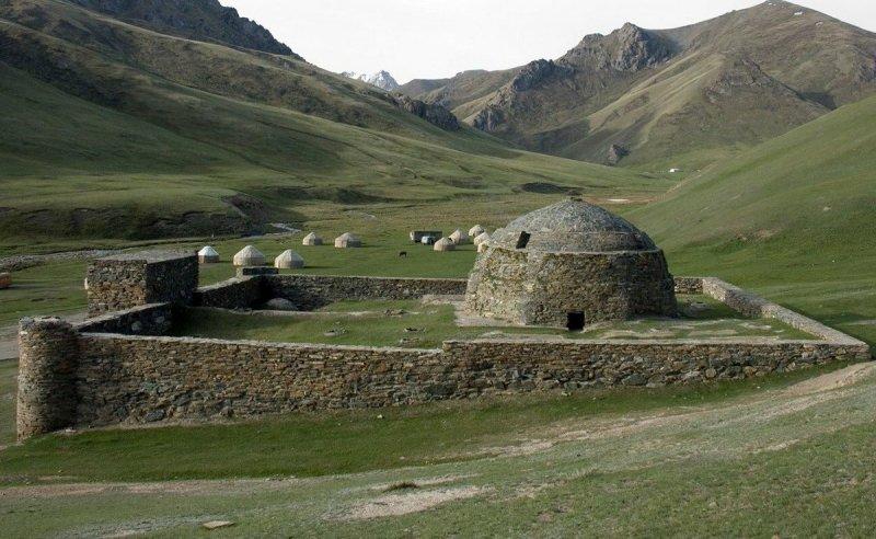 Taş Rabat Kırgızistan'ın en eski mimari eseri 