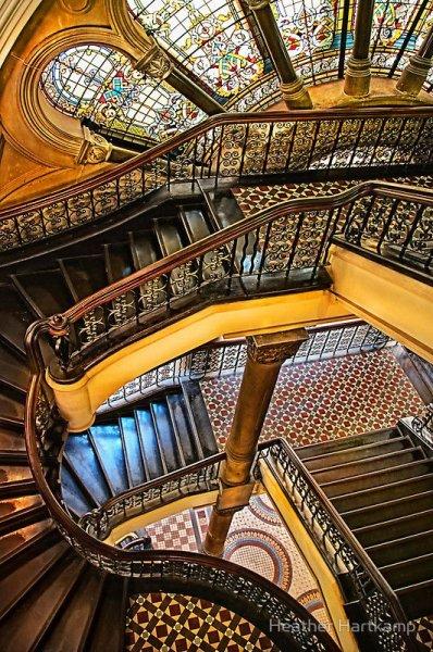 Tasarımlarıyla göz dolduran ilginç merdivenler