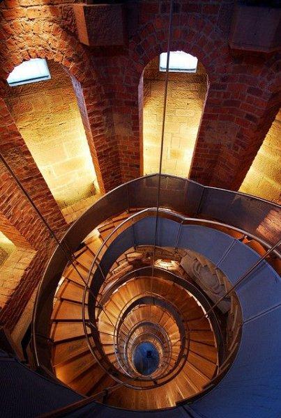 Tasarımlarıyla göz dolduran ilginç merdivenler