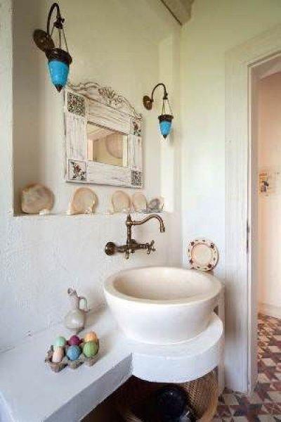 Alaçatı evlerinde mavi ve beyazın uyumu