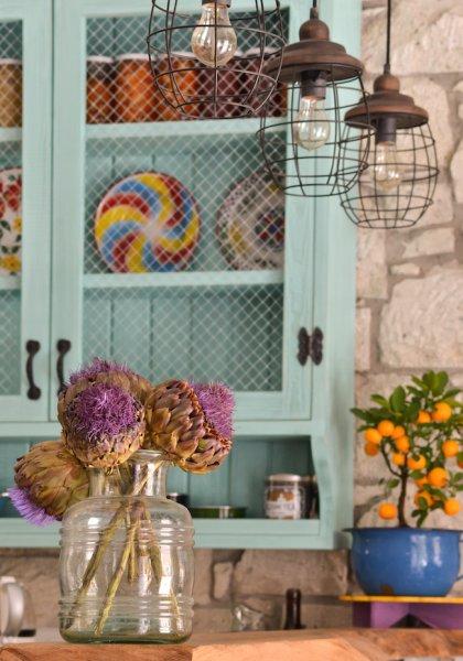 Alaçatı evlerinde mavi ve beyazın uyumu