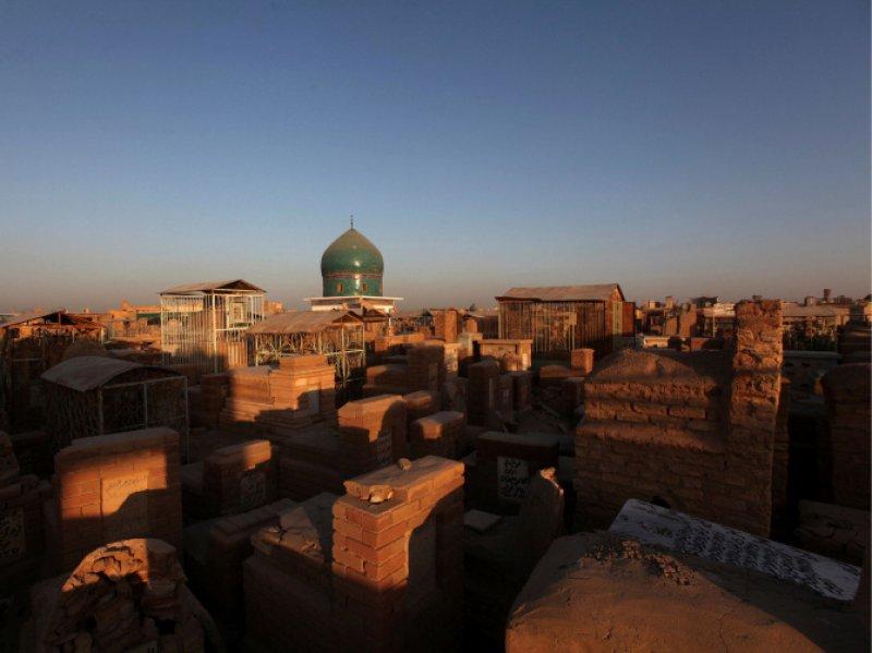Dünyanın en büyük mezarlığı Irak'ta bulunuyor