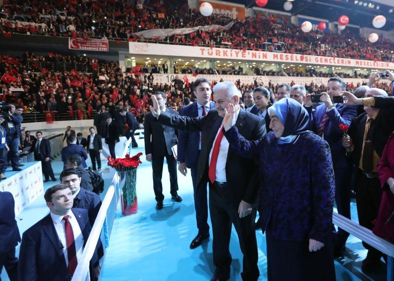 AK Parti referandum startını verdi