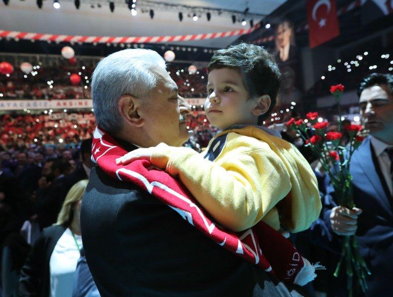 AK Parti referandum startını verdi