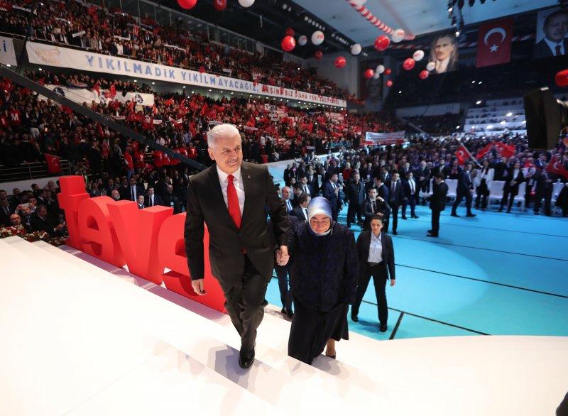 AK Parti referandum startını verdi