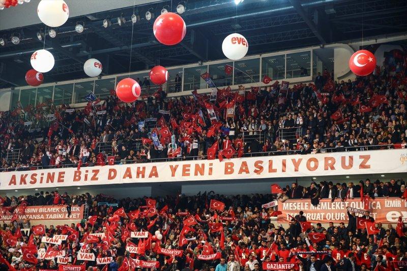 Ak Parti'nin referandum çalışmaları bugün başlıyor