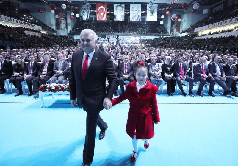 AK Parti referandum startını verdi