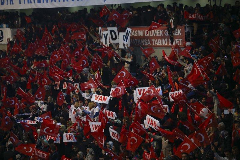 Ak Parti'nin referandum çalışmaları bugün başlıyor