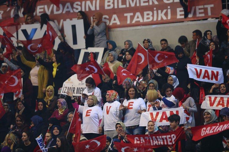 Ak Parti'nin referandum çalışmaları bugün başlıyor