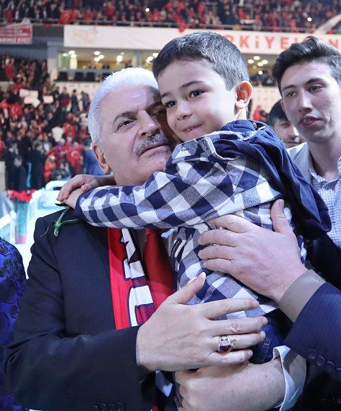 AK Parti referandum startını verdi