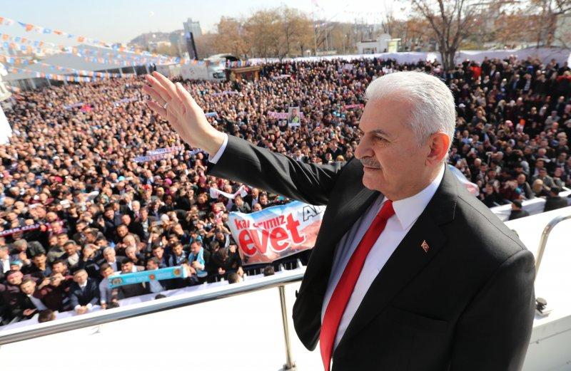 AK Parti referandum startını verdi