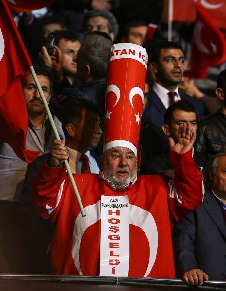 Ak Parti'nin referandum çalışmaları bugün başlıyor