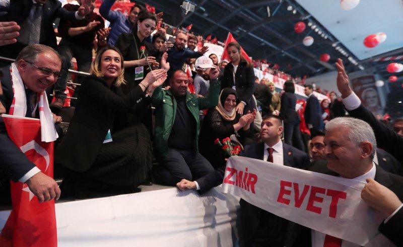 AK Parti referandum startını verdi