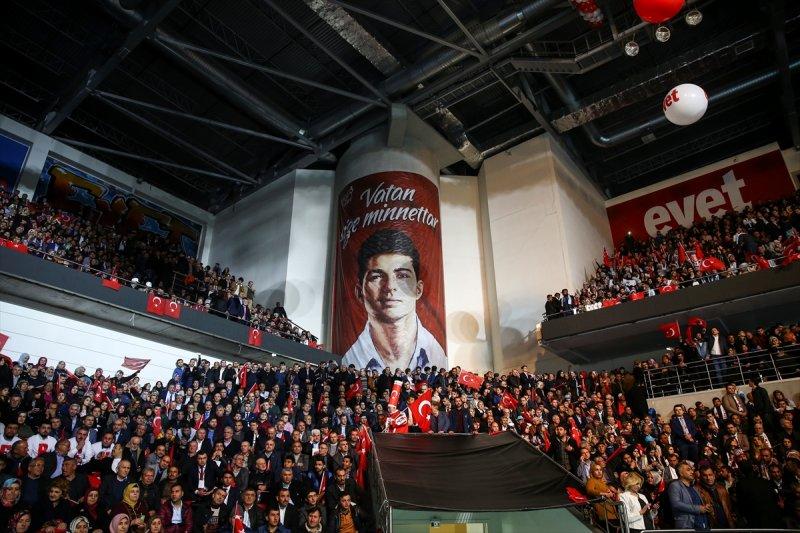 Ak Parti'nin referandum çalışmaları bugün başlıyor