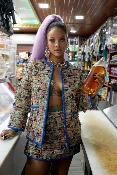 Rihanna'dan renkli saç modelleri 
