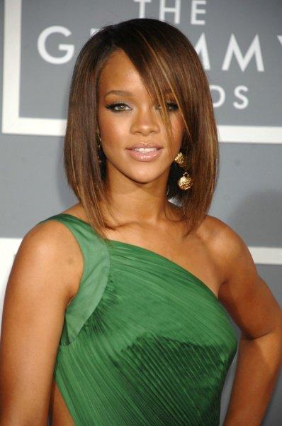 Rihanna'dan renkli saç modelleri 