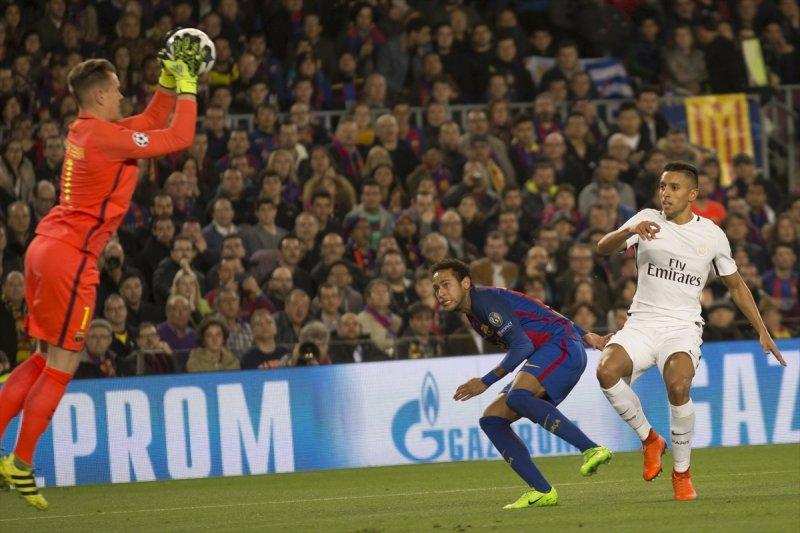Barcelona tarihi geri dönüşle PSG'yi devirdi