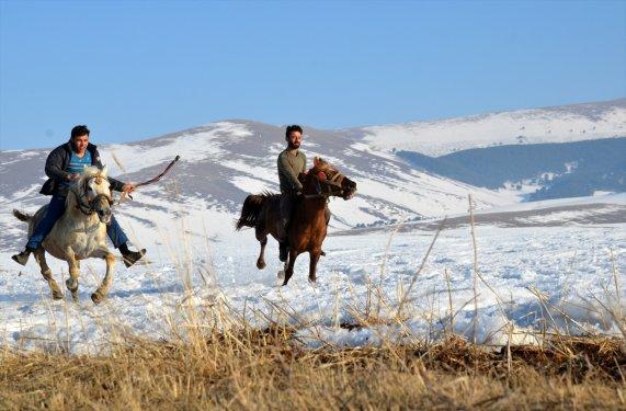 Kars'ta atlar bahar idmanında