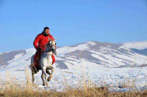 Kars'ta atlar bahar idmanında