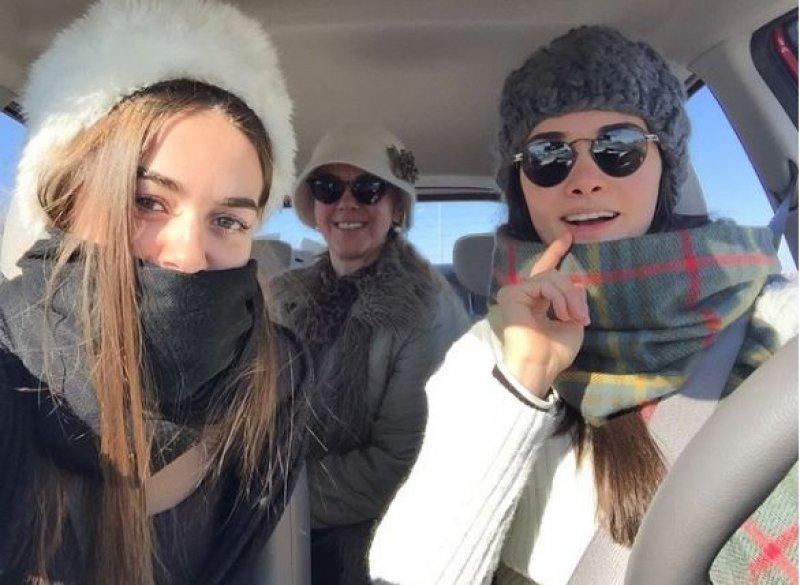 Oyuncu Hande Soral'dan aile pozu 