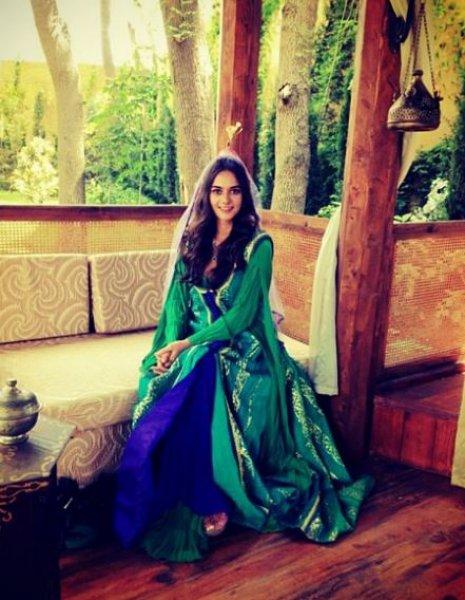 Oyuncu Hande Soral'dan aile pozu 