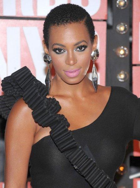 Asker tıraşı yaptıran ünlüler