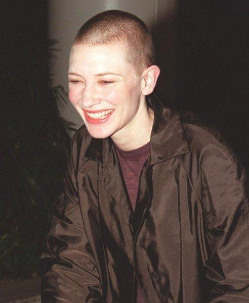 Asker tıraşı yaptıran ünlüler