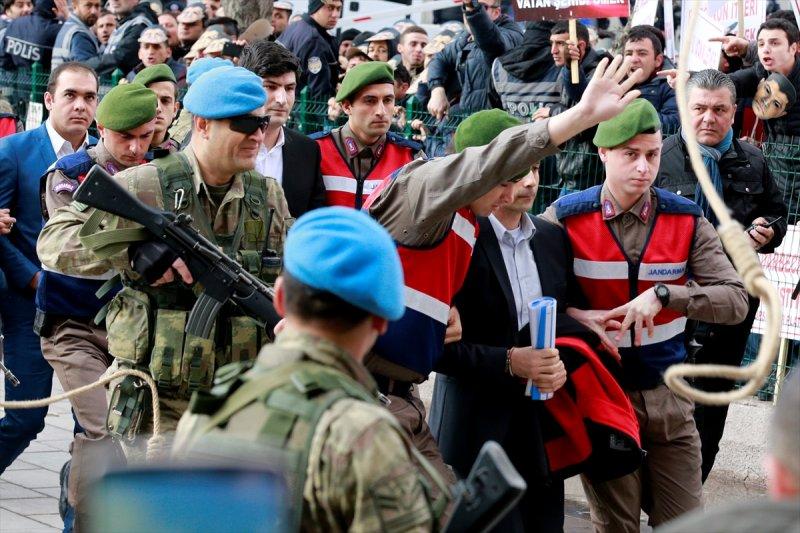 Darbecilere idam ipi atıldı