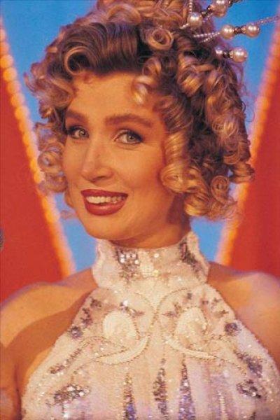 Estetik operasyonlarla başka birine dönüşen ünlüler 