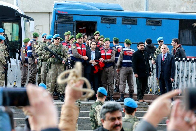 Darbecilere idam ipi atıldı