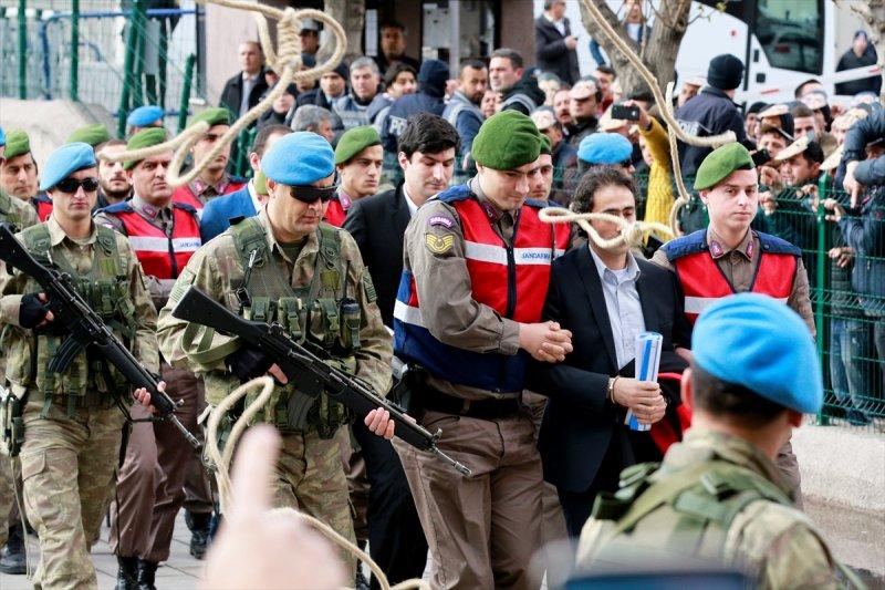 Darbecilere idam ipi atıldı