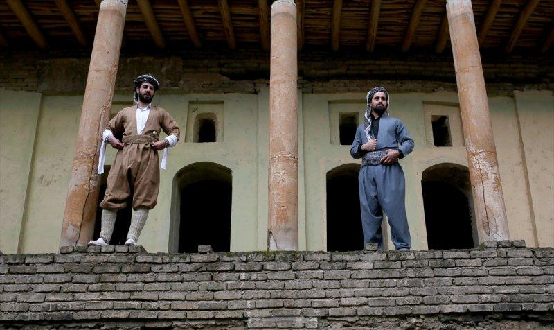 Erbil'in 'Hipster' Kürtleri yöresel kıyafetlerle poz verdi