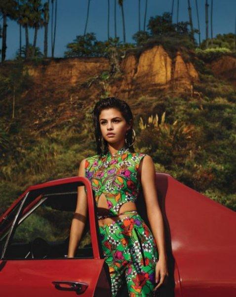 Selena Gomez yeni sevgilisiyle görüntülendi