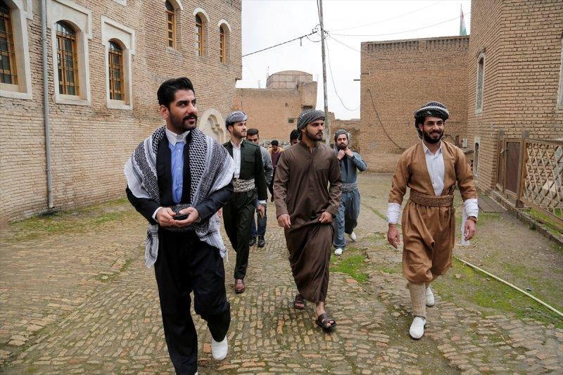Erbil'in 'Hipster' Kürtleri yöresel kıyafetlerle poz verdi