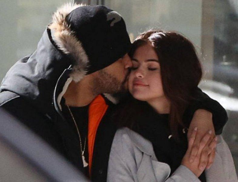 Selena Gomez yeni sevgilisiyle görüntülendi