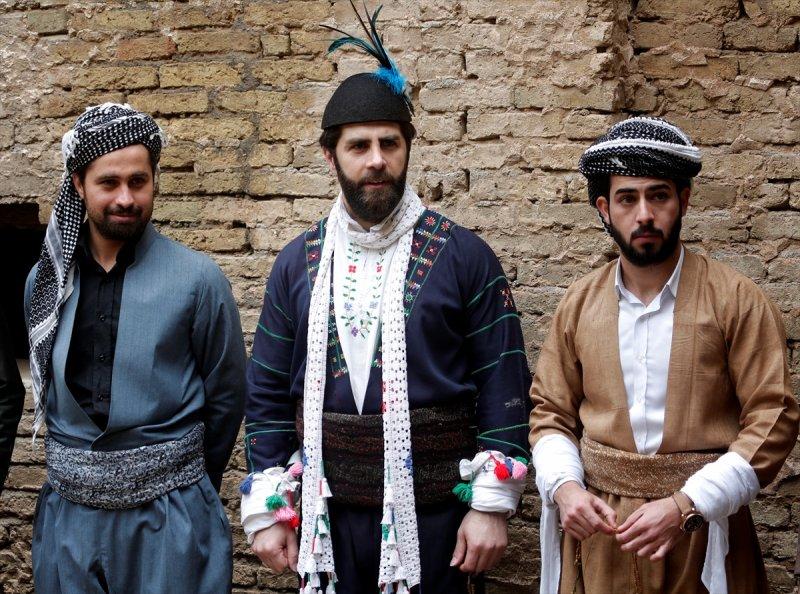 Erbil'in 'Hipster' Kürtleri yöresel kıyafetlerle poz verdi