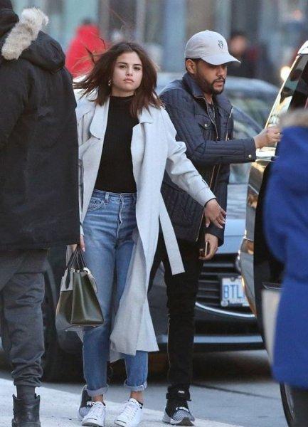 Selena Gomez yeni sevgilisiyle görüntülendi